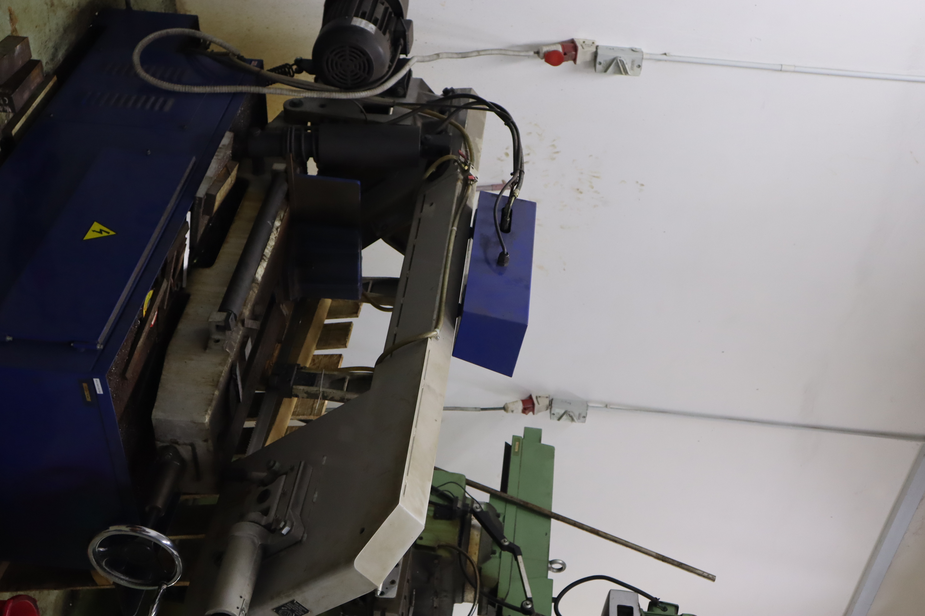 MILLING MECHINE
